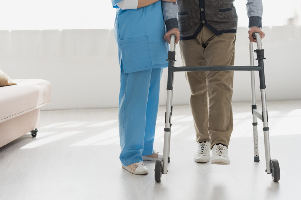 How Home Health Care Is Personalized After Joint Replacement